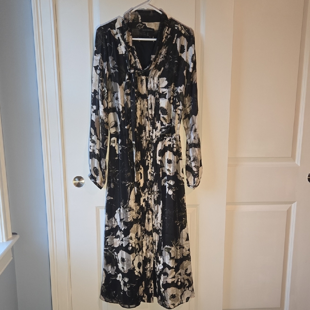 Banana Republic Long Woven Tan And Black Floral Dress W/ Tie Around Neck. Size M